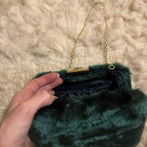 NWOT never used, no flaws, faux emerald green fur clutch. detachable chain.